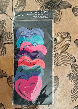 guirlande en papier artisanal vertical dans tons bleu/rouge, brand: epigram, condition: New without tags, €3.50, €4.38 includes Buyer Protection