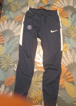 Vends pantalon jogging PSG, merk: Nike, staat: Heel goed, maat: S, € 10,00, € 11,20 inclusief Kopersbescherming
