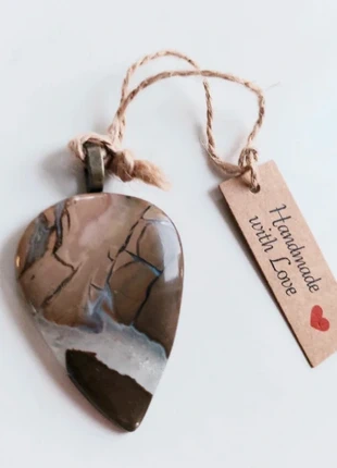 Beau Pendentif en Agate Tonnerre sur son cordon en cuir, brand: smilinghearthealing.store, condition: Very good, €110.00, €116.20 includes Buyer Protection