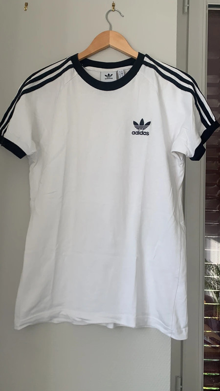 Tee shirt adidas blanc et best sale noir