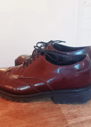 Belles Derbies bordeaux et noir semelles épaisses 38 femme, marque: Boutique Parisienne, état: Très bon état, taille: 38, 4,90 €, 5,85 € Protection acheteurs incluse