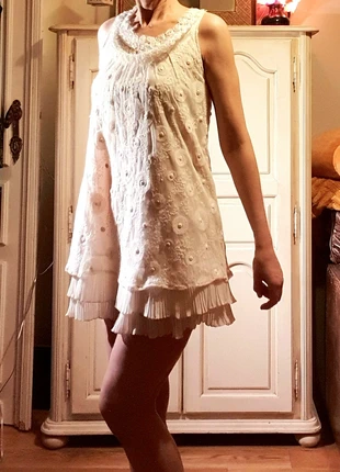 Mini Robe (ou tunique) écrue en dentelle. S/M. , merk: suncoo paris, staat: Heel goed, maat: S / 36 / 8, € 11,00, € 12,25 inclusief Kopersbescherming