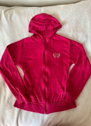 Y2K Pink Zip-Up Hoodie – Minimalist Sportswear Style with “03” Embroidery Juicy, marca: Vintage Dressing, estado: Bom, tamanho: S / 36 / 8, €5.00, €5.95 inclui Proteção do Comprador
