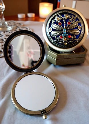 Miroir pliable vintage – Métal décoratif & double surface - Vintage, classique, pratique, brand: Vintage Boutique, condition: Very good, €12.00, €13.30 includes Buyer Protection Pro