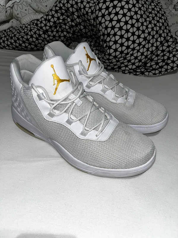 Jordan top academy white