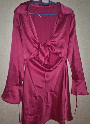 Robe satinée fuchsia Zara avec nœud devant, marque: Zara, état: Très bon état, taille: S / 36 / 8, 16,00 €, 17,50 € Protection acheteurs incluse