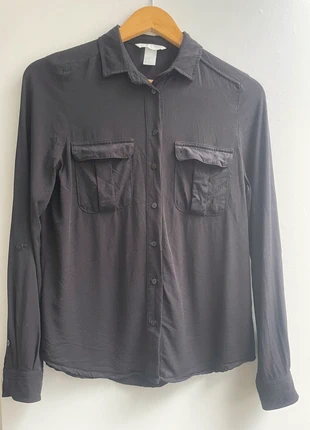 Schwarzes Hemd mit Brusttaschen, marque: H&M, état: Très bon état, taille: XS / 34 / 6, 5,00 €, 5,95 € Protection acheteurs incluse
