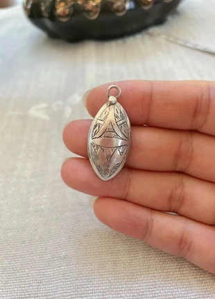 Pendentif Sahara berbère en argent 925 - Talisman ethnique marocain, marke: Sahara berbere, zustand: Sehr gut, 45,00 €, 47,95 € inklusive Vinted-Käuferschutz
