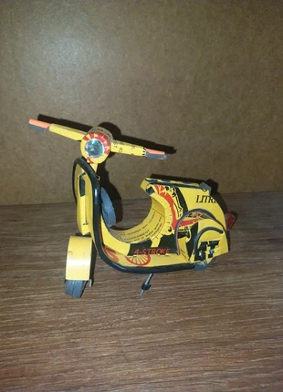 Shell vespa: hand Made from oil can, merk: Shell, staat: Heel goed, maat: Universeel, € 15,00, € 16,45 inclusief Kopersbescherming