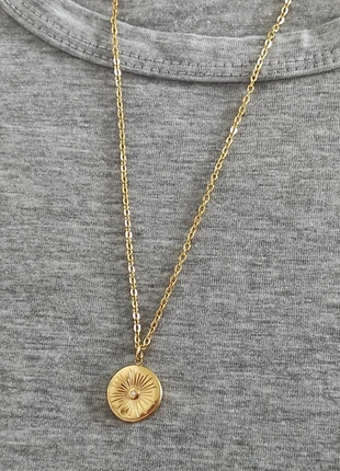 Collier doré avec médaillon soleil, chaîne et médaillon en acier inoxydable, zustand: Sehr gut, 12,00 €, 13,30 € inklusive Vinted-Käuferschutz