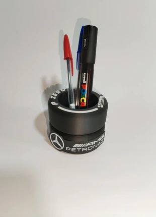 Portapenne a forma di gomma da F1 – Mercedes AMG Petronas, brand: F1, condizioni: Nuovo senza cartellino, €8.00, €9.10 include la Protezione acquisti