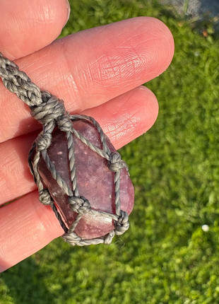 Pendentif lépidolite roulée, état: Neuf sans étiquette, 10,00 €, 11,20 € Protection acheteurs incluse