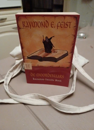 Krondor deel 2- de moordenaars, staat: Goed, € 1,00, € 1,75 inclusief Kopersbescherming