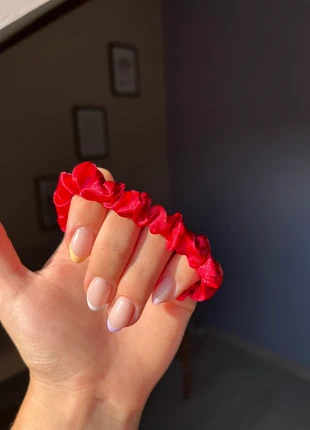 Élastique rouge cheveux satin neuf, état: Neuf avec étiquette, 1,00 €, 1,75 € Protection acheteurs incluse