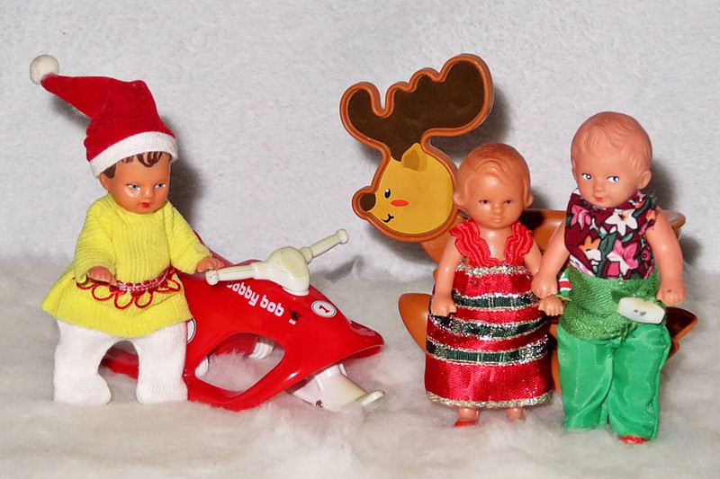3 DDR Ari Puppen + Big Bobby Bob Schlitten und Elch- Schaukel für  Puppenstube/Puppenhaus Weihnachten