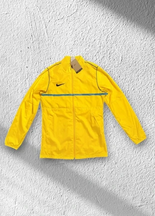 Gelb Nike Windbreaker, marke: Nike, zustand: Sehr gut, größe: S, 38,80 €, 41,44 € inklusive Vinted-Käuferschutz