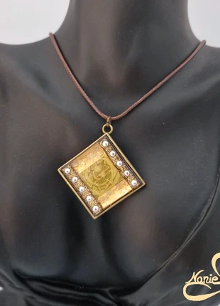 Pendentif en résine doré losange, marca: Fait Main, estado: Nuevo sin etiquetas, 11,00 €, 12,25 € Protección al comprador incluida