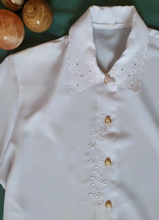 Vintage embroidered blouse with delicate details T40/42, marque: Fait Main, état: Très bon état, taille: XL / 42 / 14, 28,00 €, 30,10 € Protection acheteurs incluse