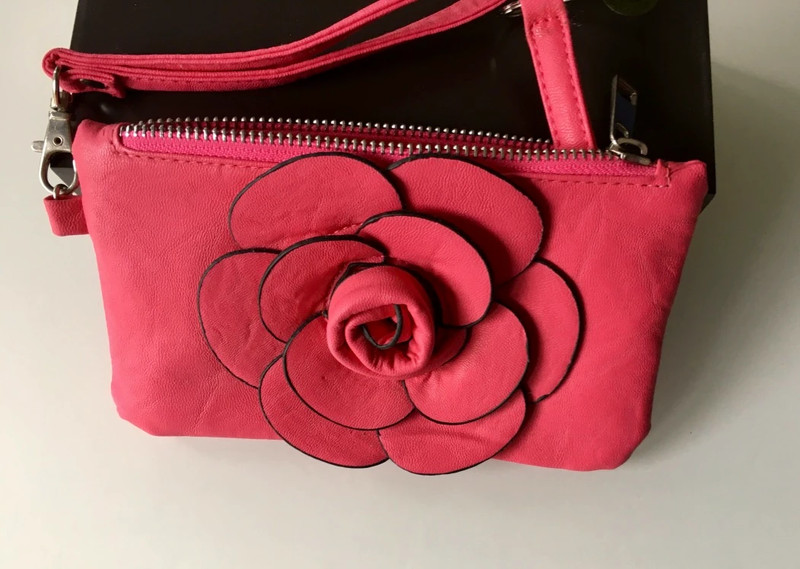 Pochette rose et strass - Vinted