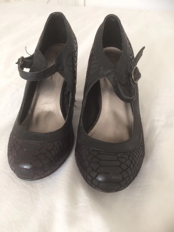 Size 4 sale wide fit shoes