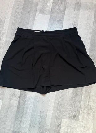 Short élégant Pimkie - Taille 40 - Porté 2 fois seulement, merk: Pimkie, staat: Heel goed, maat: L / 40 / 12, € 3,00, € 3,85 inclusief Kopersbescherming