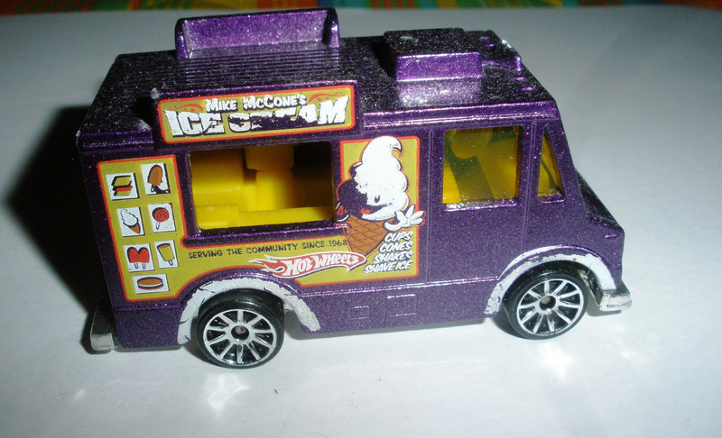 N°1 Automodello hotwheels e Mattel Ice cream Truck 2