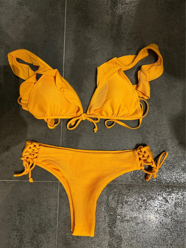 Bikini jaune torréfié