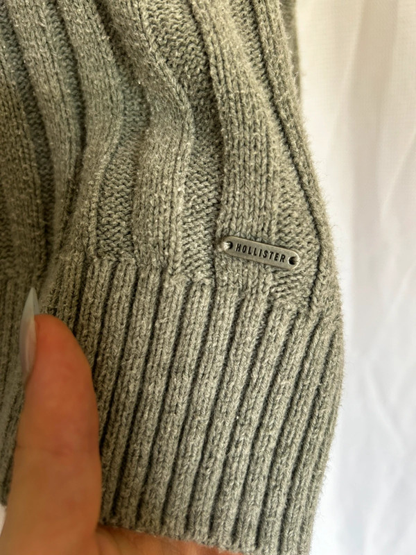 hollister grey slouchy sweater 2