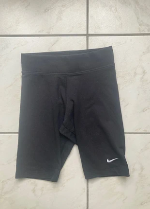 Short nike taille XS couleur noir, marke: Nike, zustand: Sehr gut, größe: XS / 34 / 6, 11,50 €, 12,78 € beinhaltet Vinted-Käuferschutz Pro