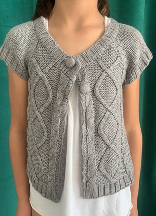 gilet gris fille , merk: NKY, staat: Goed, maat: 8 jaar / 128 cm, € 2,00, € 2,80 inclusief Kopersbescherming