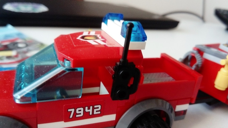 LEGO City - Le 4x4 des pompiers et sa remorque - 7942