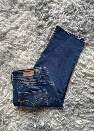 Short mi long en jean Levi’s Taille 26 skinny Couleur bleu marine foncé, merk: Levi's, staat: Heel goed, maat: S / 36 / 8, € 3,90, € 4,80 inclusief Kopersbescherming