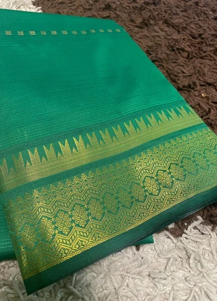 Dunkelgrünes saree , brand: saree, condizioni: Nuovo senza cartellino, taglia: Taglia unica, €29.00, €31.15 include la Protezione acquisti