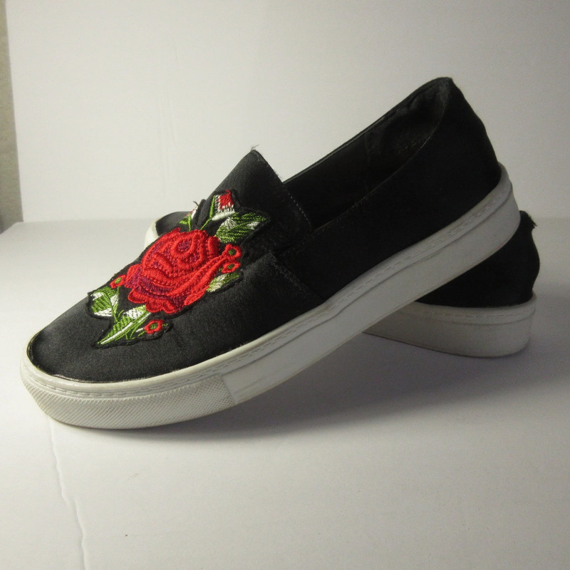 Black shoes with roses on sale