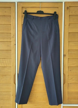 Pantalon droit 7/8 bleu marine Anne Weyburn neuf – taille 42 – chic, classique et confortable, marque: Anne Weyburn, état: Neuf sans étiquette, taille: XL / 42 / 14, 20,00 €, 21,70 € Protection acheteurs incluse