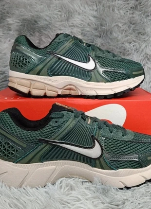 Zapatillas Nike Zoom Vomero 5, marca: Nike, estado: Nuevo sin etiquetas, tamaño: 35.5, 79,99 €, 84,69 € Protección al comprador incluida