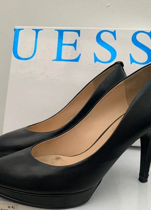 Zapatos negros de tacón con plataforma Guess, marca: GUESS, estado: Muy bueno, tamaño: 36, 25,00 €, 26,95 € Protección al comprador incluida
