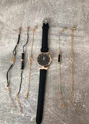 Wunderschönes Schmuckset mit Armbanduhr, état: Neuf sans étiquette, 6,00 €, 7,00 € Protection acheteurs incluse