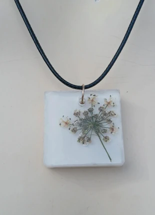 Collier fleurs blanches, condizioni: Nuovo senza cartellino, €2.00, €2.80 include la Protezione acquisti