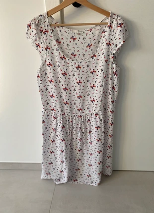 Robe ba&sh blanche fleurie taille 2 en parfait état, marke: Ba&sh, zustand: Sehr gut, größe: M / 38 / 10, 20,00 €, 21,70 € inklusive Vinted-Käuferschutz