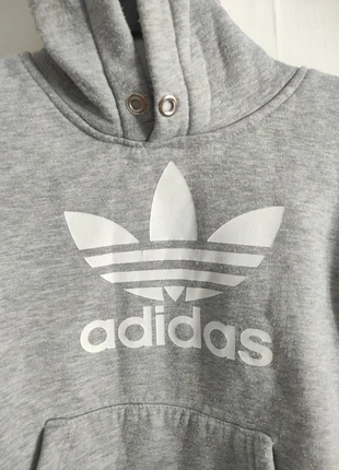 Sweatshirt en coton gris chiné à capuche Adidas Taille 110-116 quasi neuf, marque: adidas, état: Très bon état, taille: 5 ans / 110 cm, 4,50 €, 5,43 € Protection acheteurs incluse