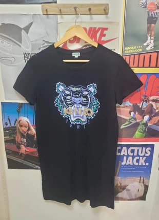 T-shirt kenzo tee old school style 🐅
Taille L, merk: Vintage Dressing, staat: Heel goed, maat: L, € 55,00, € 58,45 inclusief Kopersbescherming