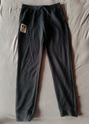 Jogging Under Armour, merk: Under Armour, staat: Heel goed, maat: 14 jaar / 164 cm, € 10,00, € 11,20 inclusief Kopersbescherming