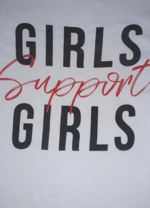 Teeshirt t36 inscription féministe , marque: Stradivarius, état: Très bon état, taille: S / 36 / 8, 10,00 €, 11,20 € Protection acheteurs incluse