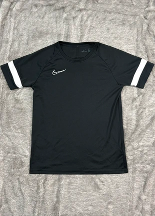 Maillot de sport noir | Nike dri-fit | S, marque: Nike, état: Très bon état, taille: S, 10,00 €, 11,20 € Protection acheteurs (Pro) incluse