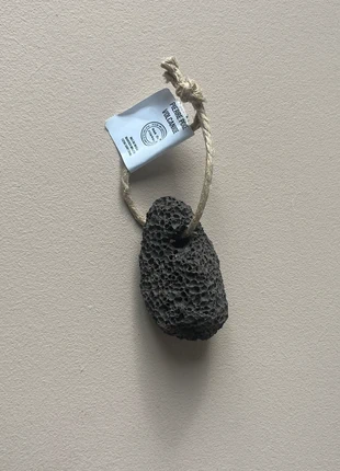 Pierre ponce volcanique Mas du Roseau avec corde naturelle, merk: Mas du Roseau, staat: Nieuw met prijskaartje, € 2,00, € 2,80 inclusief Kopersbescherming