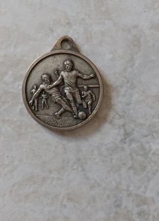 Ancienne médaille sportive signée Gloria diamètre 3 cm couleur argentée, marque: Gloria, état: Très bon état, 6,00 €, 7,00 € Protection acheteurs incluse