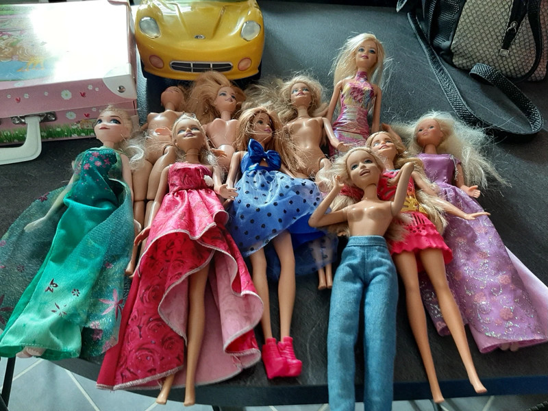 Gros lot Articles vêtements accessoires Poupée Figurine Barbie