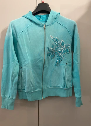 Felpa azzurra con dettaglio paillettes, brand: Vintage Dressing, condizioni: Buone, taglia: M / IT 42 / EU 38, €5.00, €5.95 include la Protezione acquisti
