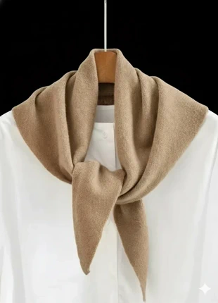 Pañuelo / Fular triangular 100% Pura Lana. Color beige / marrón claro., brand: Lana, condizioni: Nuovo senza cartellino, €31.00, €33.25 include la Protezione acquisti